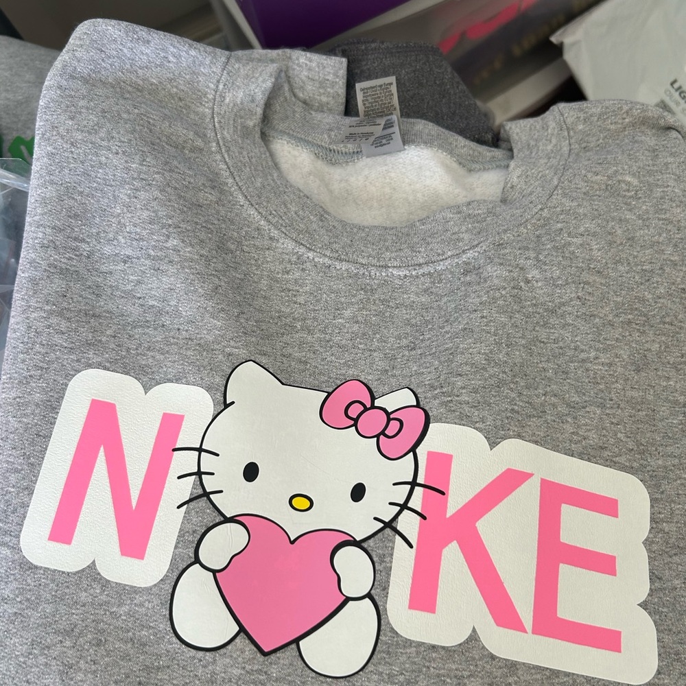 Hello kitty sweater - Picture 2 of 2